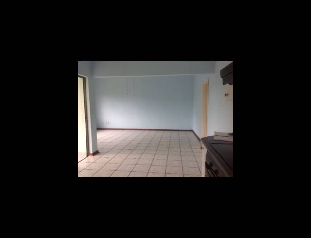 2 BEDROOM FLAT TO LET IN UMTENTWENI